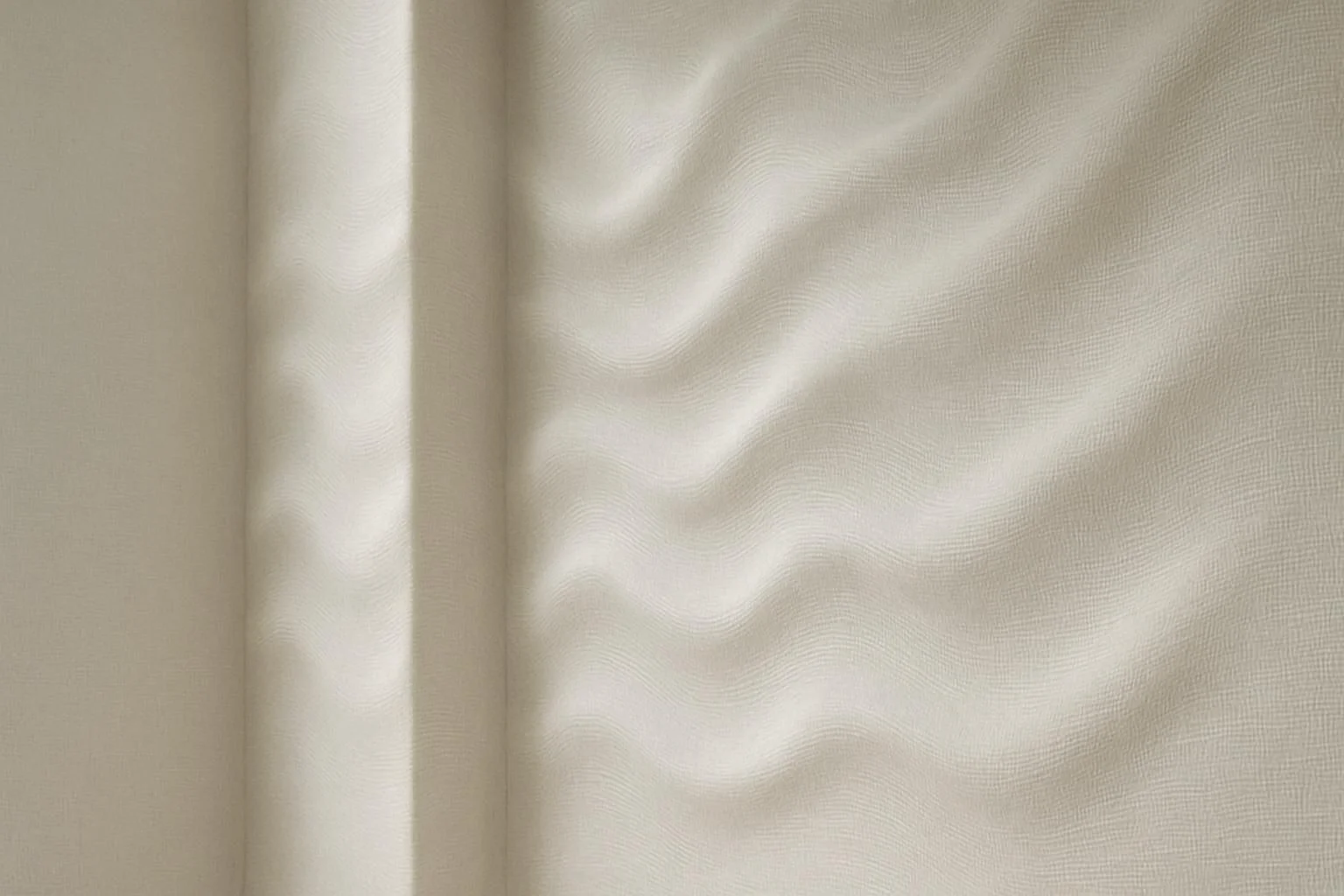 Découvrez comment la toile de verre permet la respiration des murs, assurant une protection durable tout en préservant l'humidité et la qualité de l'air intérieur.