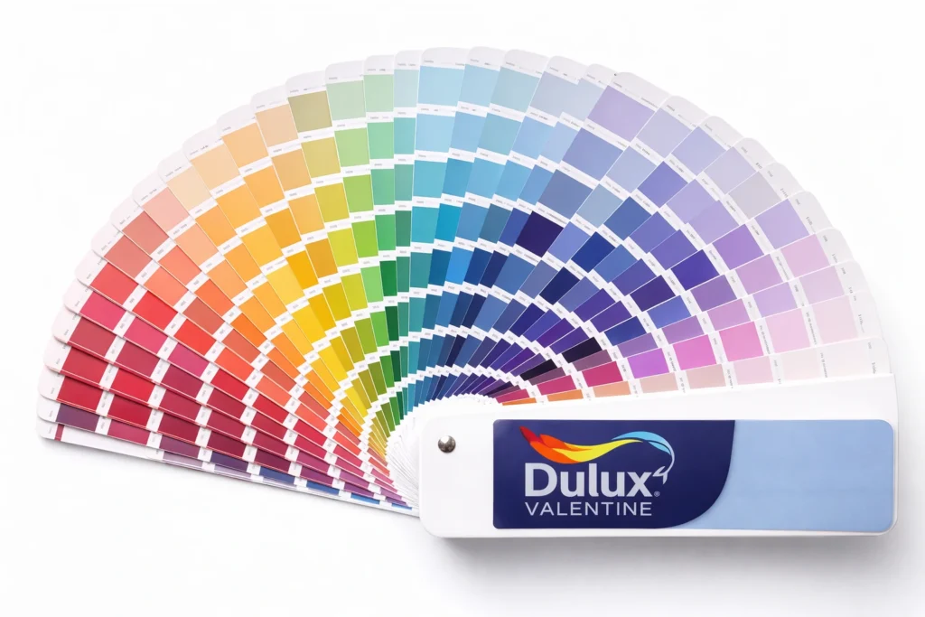 Le nuancier Dulux Valentine est extrêmement riche en couleurs, comme le vert sauge ou le vert Yunnan.