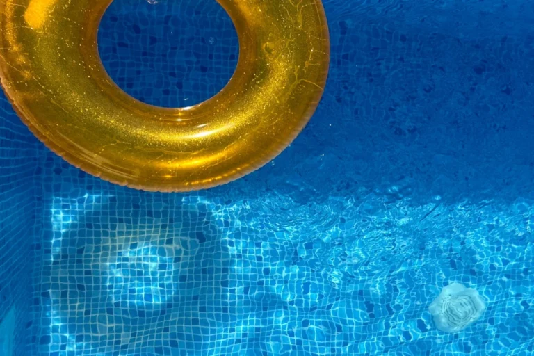 Fuite sur les canalisations de piscine enterrée : ce qu'il faut vraiment comprendre