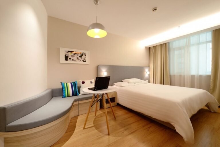 la décoration d’appartement bien pensée optimise chaque mètre carré d'un studio